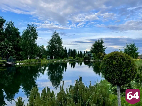 Вячеслав Володин поздравил россиян с Троицей фотографиями из саратовского монастыря